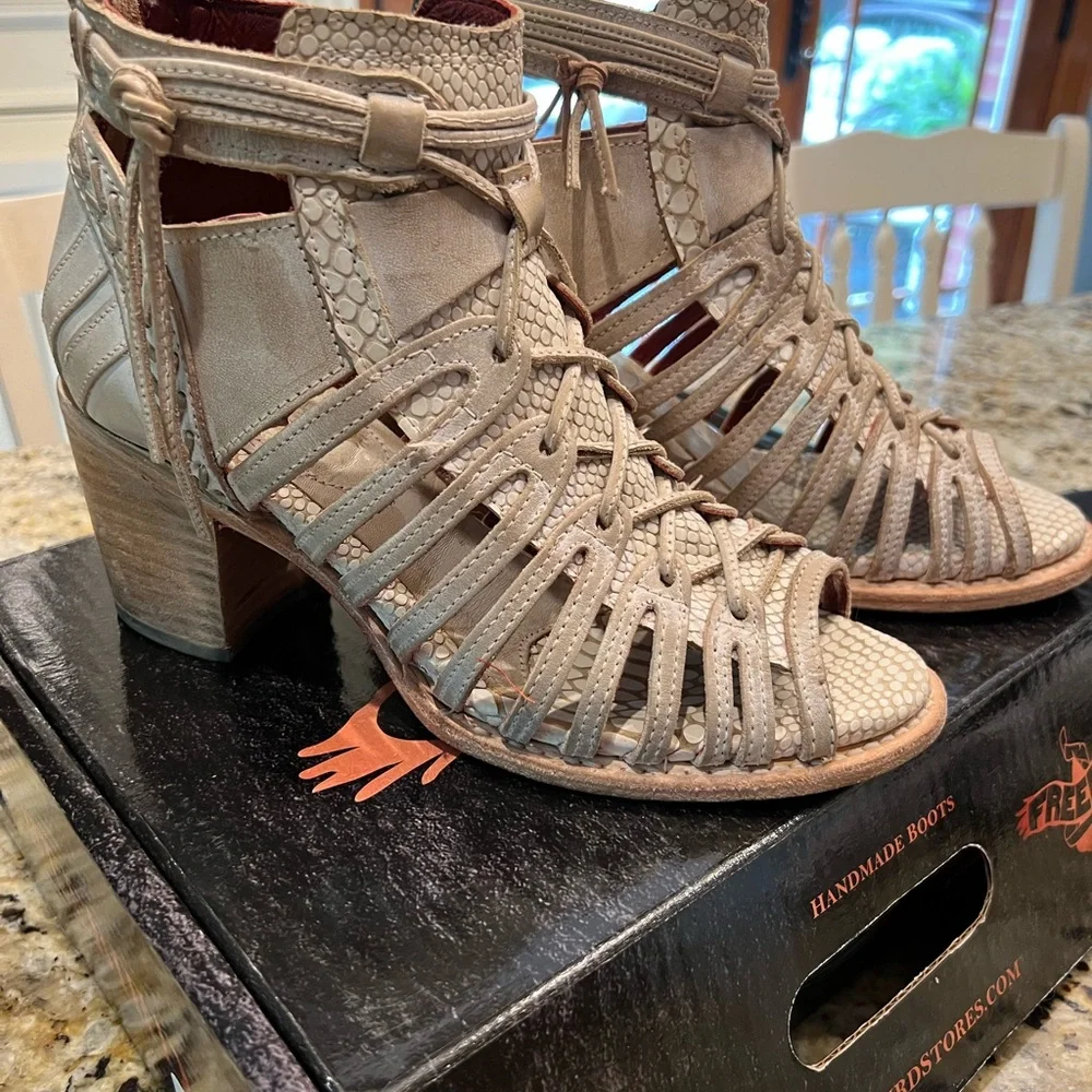 Authentic FreeBird Wazee Beige summer boots like new.  Fits like size 10 - Picture 3 of 10
